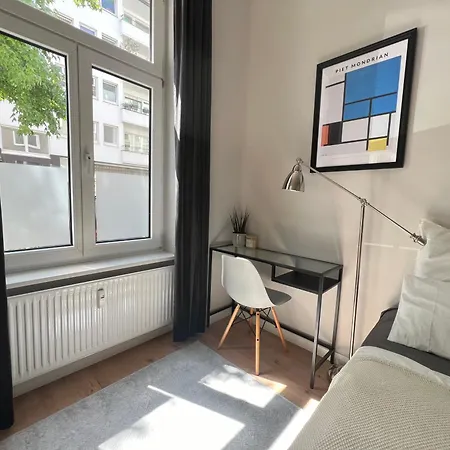 Apartment Altbau-traum Im Medienhafen Dusseldorf